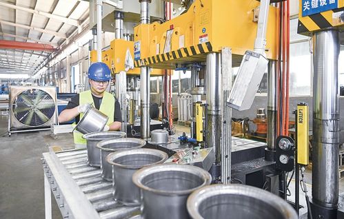 图说南阳 忙生产 赶订单 技术服务